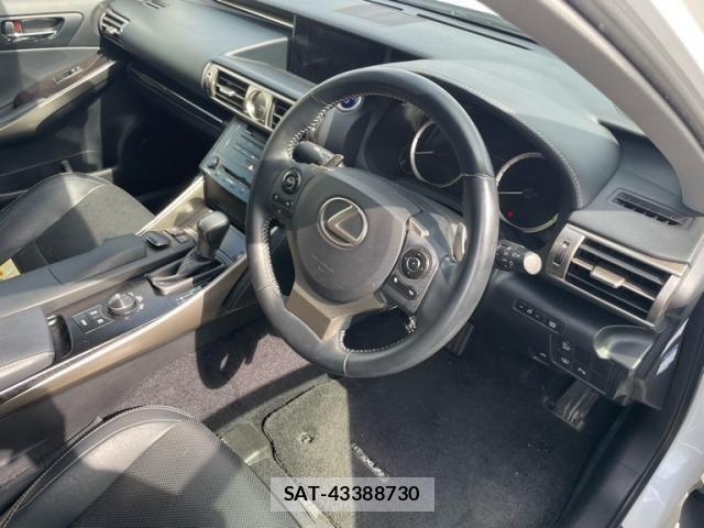 Lexus IS 2013-08 7979761-15