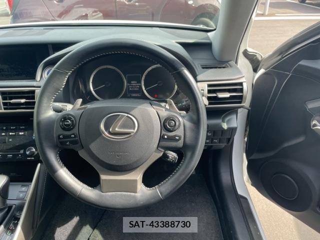 Lexus IS 2013-08 7979761-16