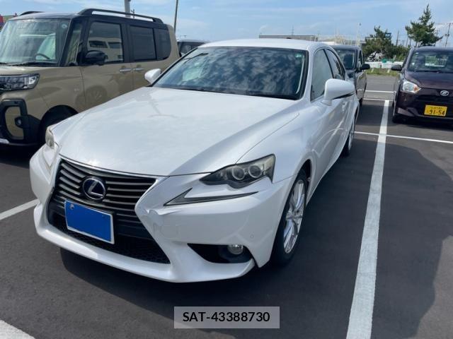Lexus IS 2013-08 7979761-1
