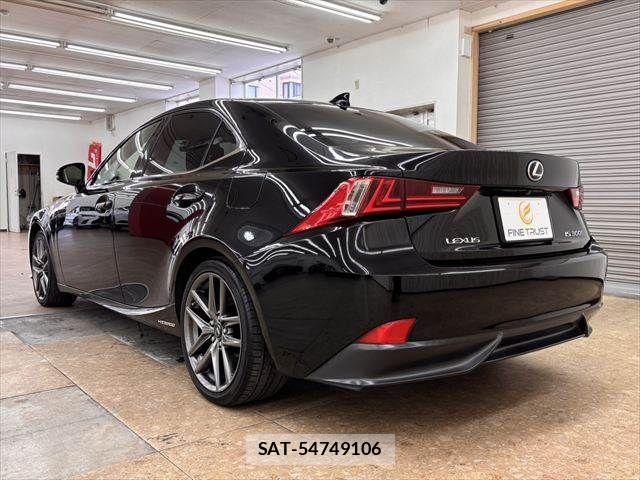 Lexus IS 2014-07 8036425-18