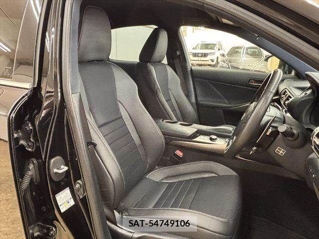 Lexus IS 2014-07 8036425-6