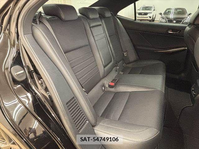 Lexus IS 2014-07 8036425-7