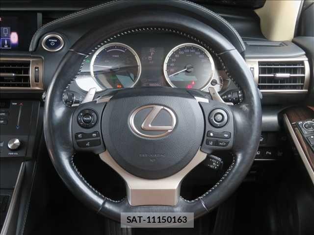 Lexus IS 2015-07 8036418-9