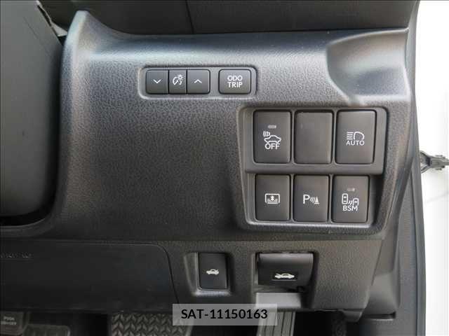 Lexus IS 2015-07 8036418-13