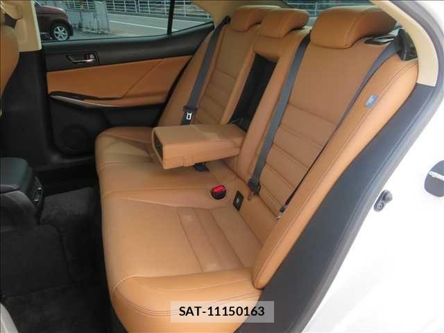 Lexus IS 2015-07 8036418-17