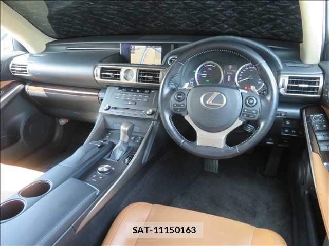 Lexus IS 2015-07 8036418-1