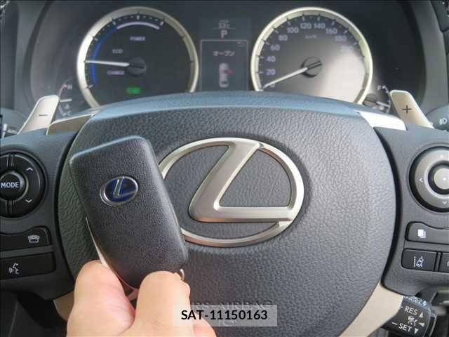 Lexus IS 2015-07 8036418-7