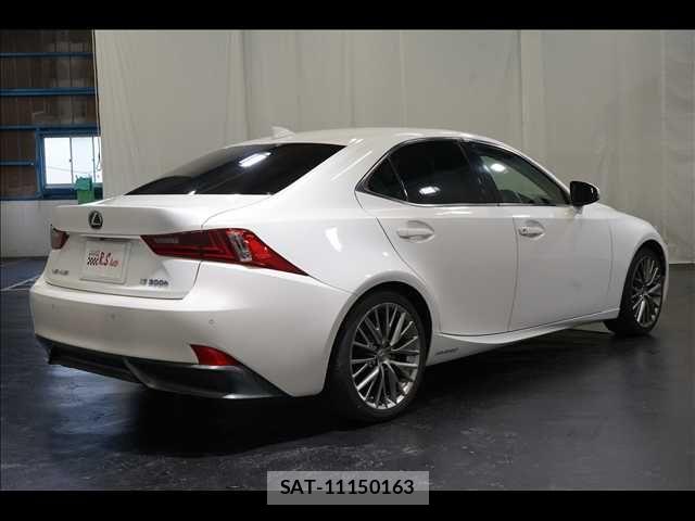 Lexus IS 2015-07 8036418-8