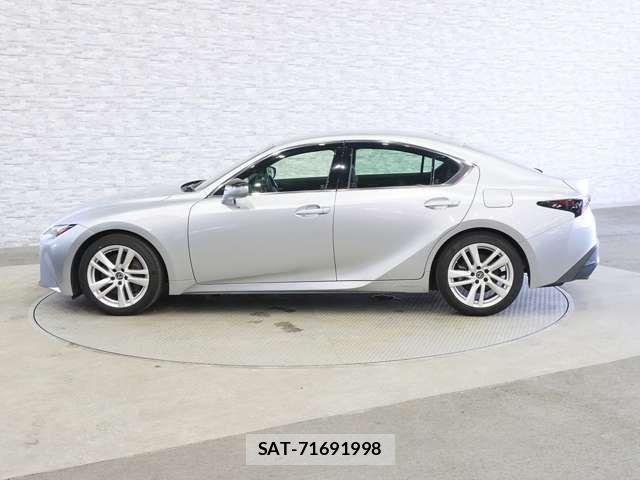 Lexus IS 2021-02 8036413-11