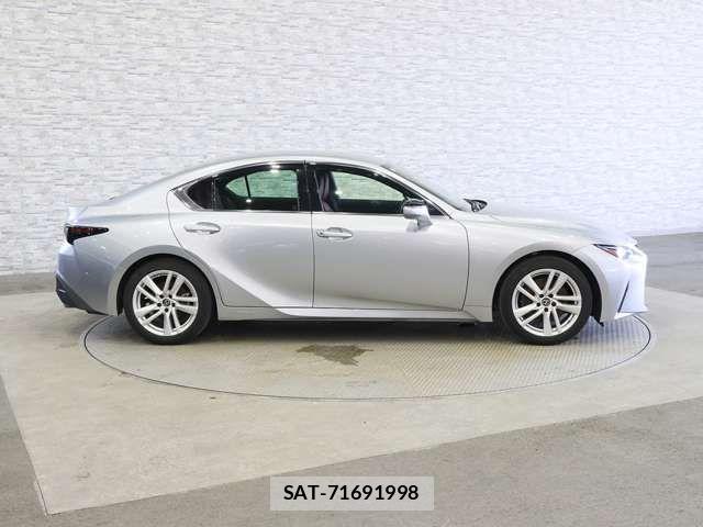 Lexus IS 2021-02 8036413-12