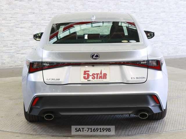 Lexus IS 2021-02 8036413-13