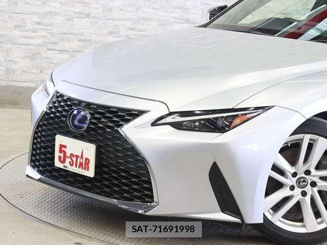Lexus IS 2021-02 8036413-16