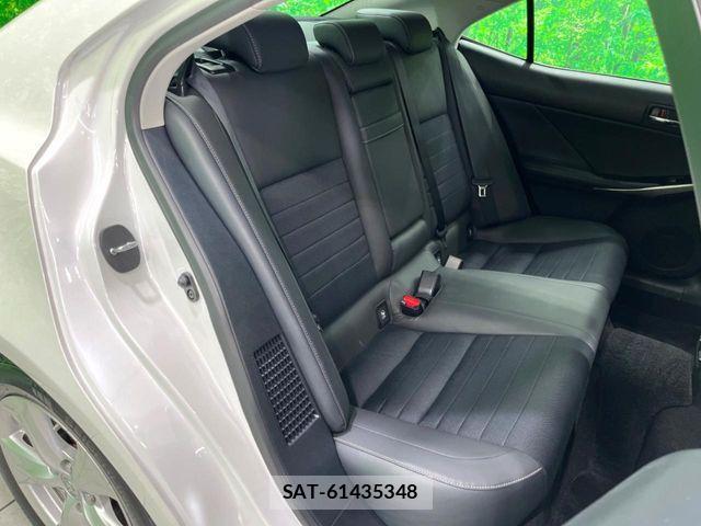 Lexus IS 2015-02 8036417-10