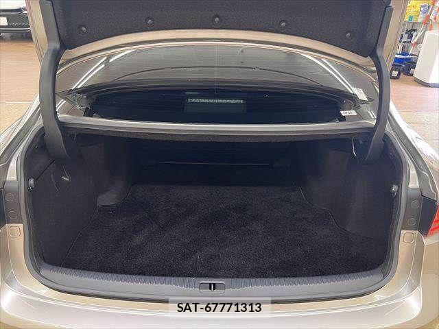 Lexus IS 2013-06 8036420-9