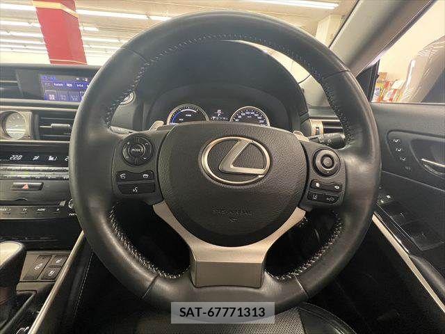 Lexus IS 2013-06 8036420-10