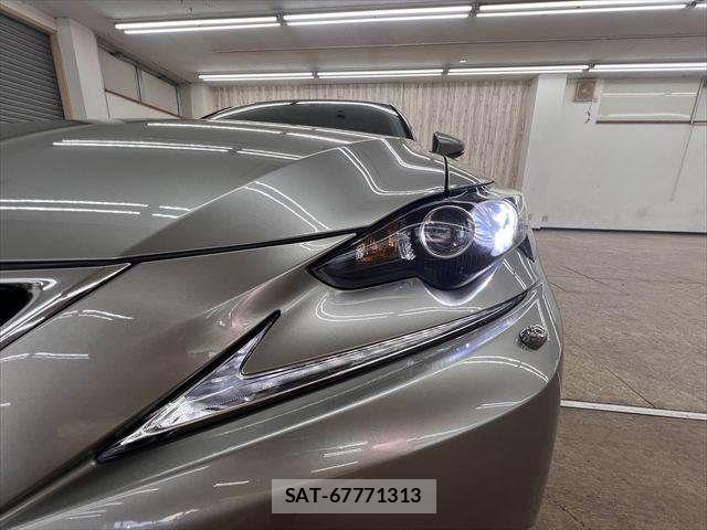 Lexus IS 2013-06 8036420-11