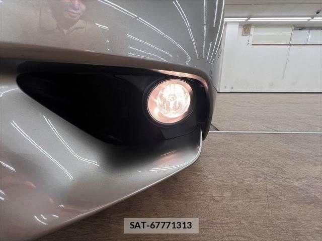 Lexus IS 2013-06 8036420-12