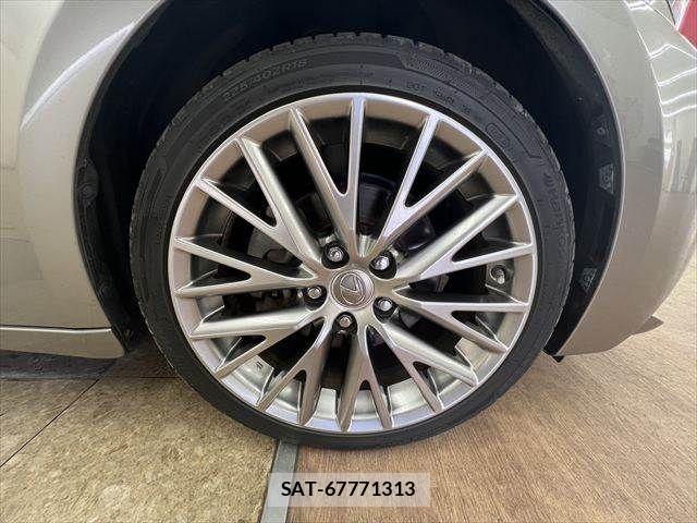 Lexus IS 2013-06 8036420-13