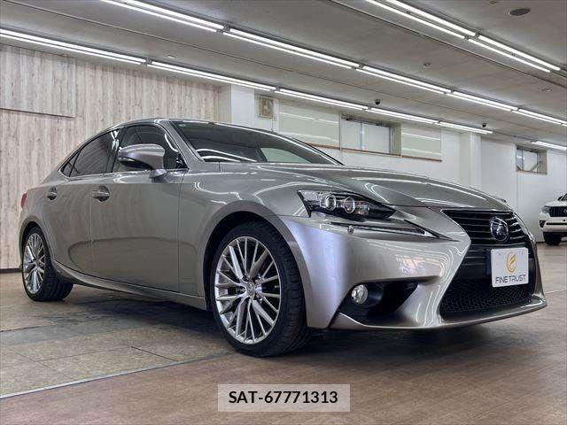 Lexus IS 2013-06 8036420-15