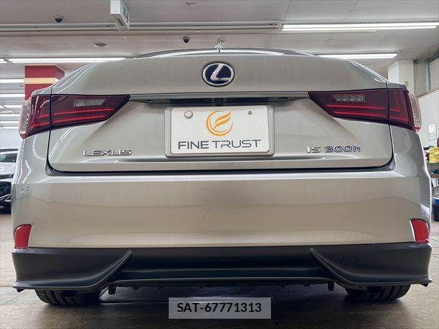 Lexus IS 2013-06 8036420-17