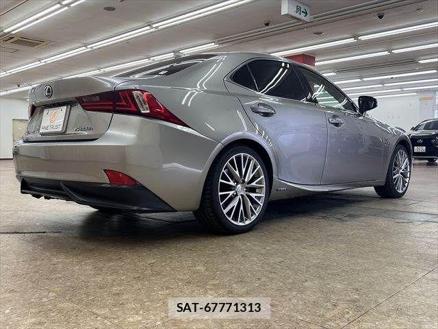 Lexus IS 2013-06 8036420-18