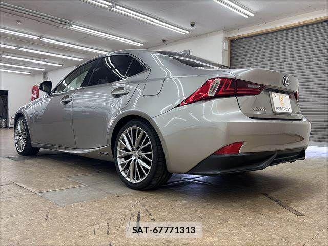 Lexus IS 2013-06 8036420-19