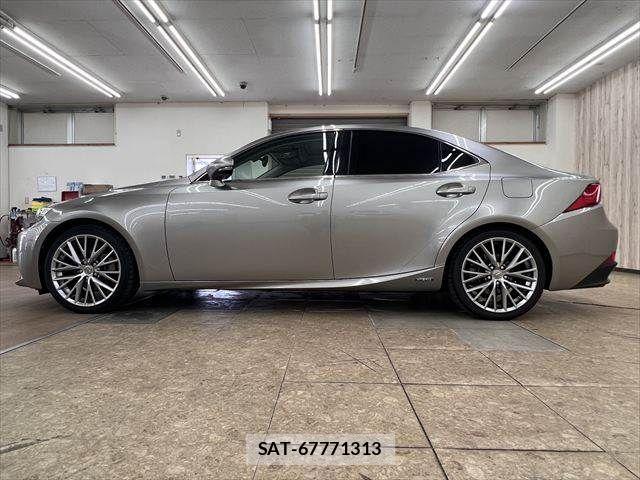 Lexus IS 2013-06 8036420-20