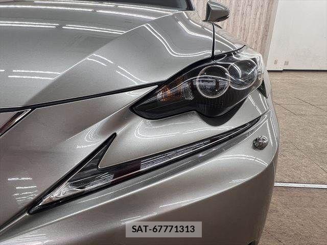 Lexus IS 2013-06 8036420-21