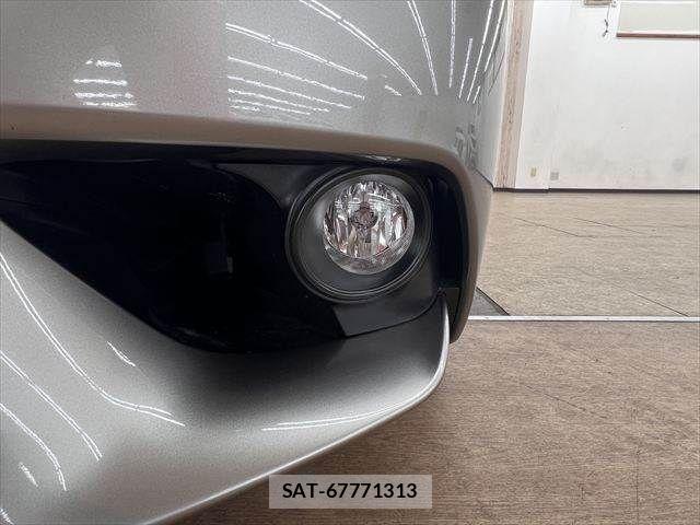 Lexus IS 2013-06 8036420-22