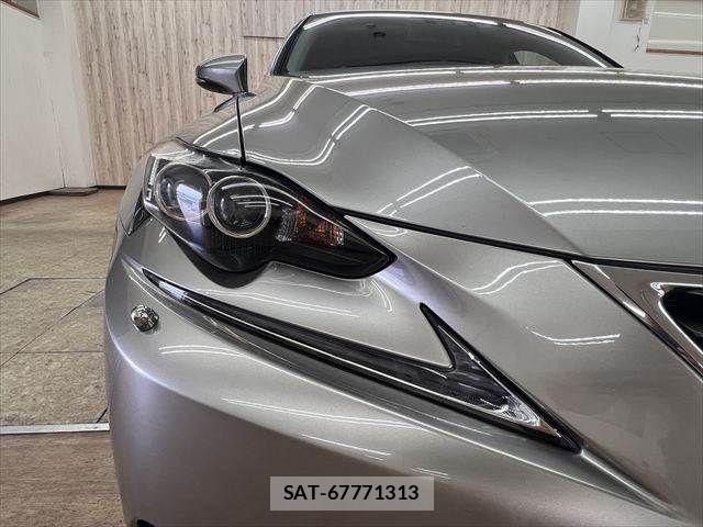 Lexus IS 2013-06 8036420-23