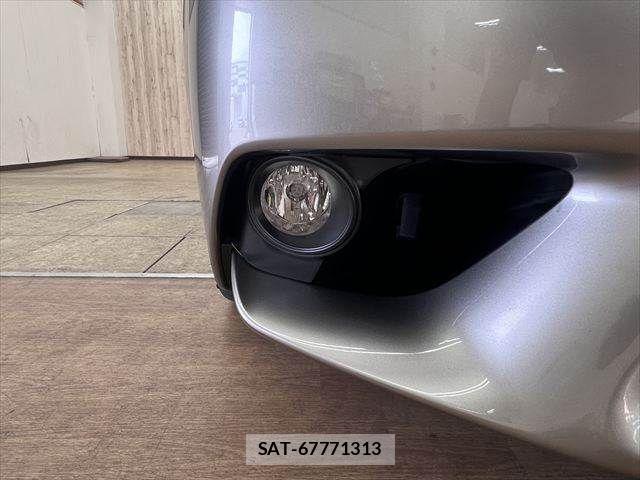 Lexus IS 2013-06 8036420-24
