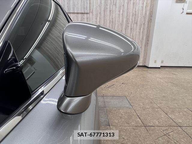 Lexus IS 2013-06 8036420-25