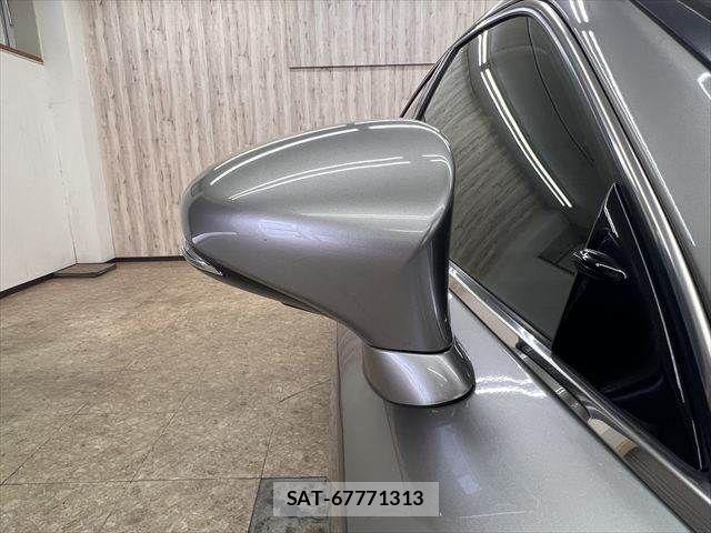 Lexus IS 2013-06 8036420-26