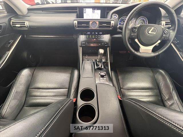 Lexus IS 2013-06 8036420-2