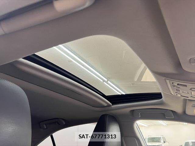 Lexus IS 2013-06 8036420-3