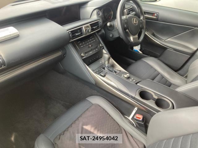 Lexus IS 2019-09 8036415-12