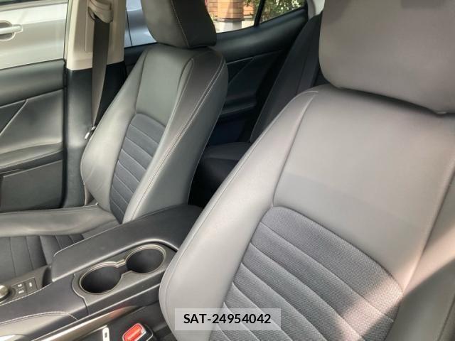 Lexus IS 2019-09 8036415-13