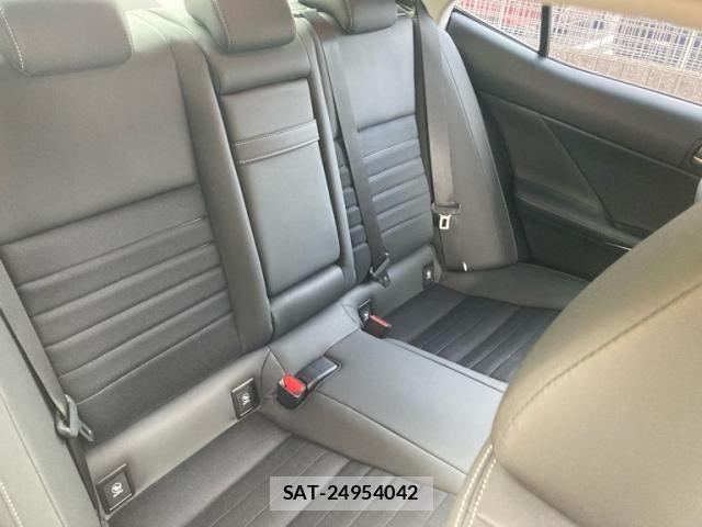 Lexus IS 2019-09 8036415-14