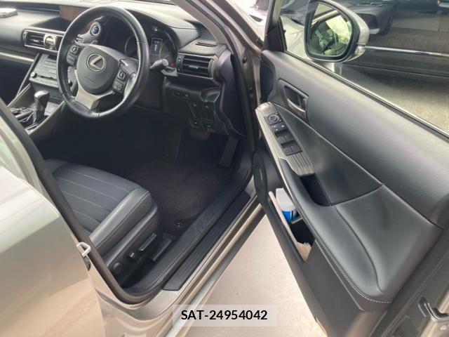 Lexus IS 2019-09 8036415-15