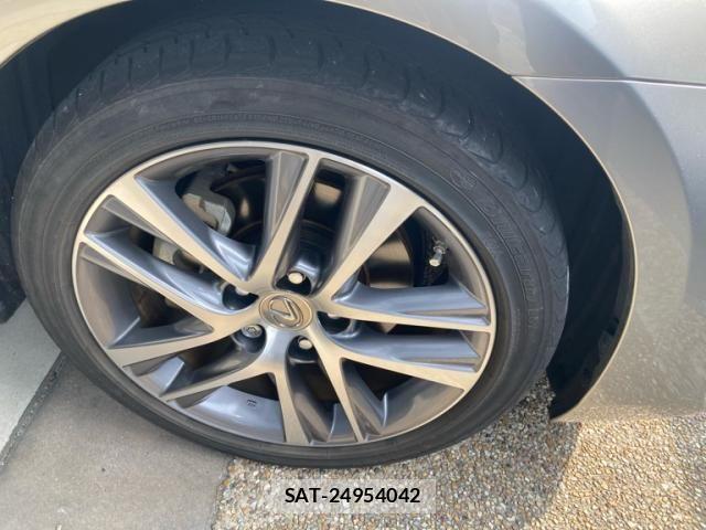 Lexus IS 2019-09 8036415-8
