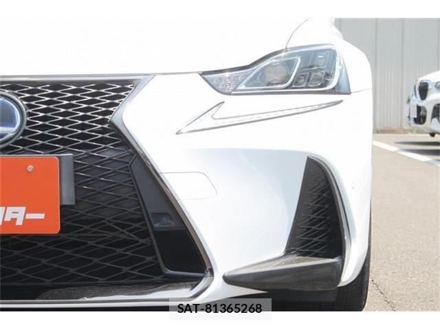 Lexus IS 2017-08 8074335-11