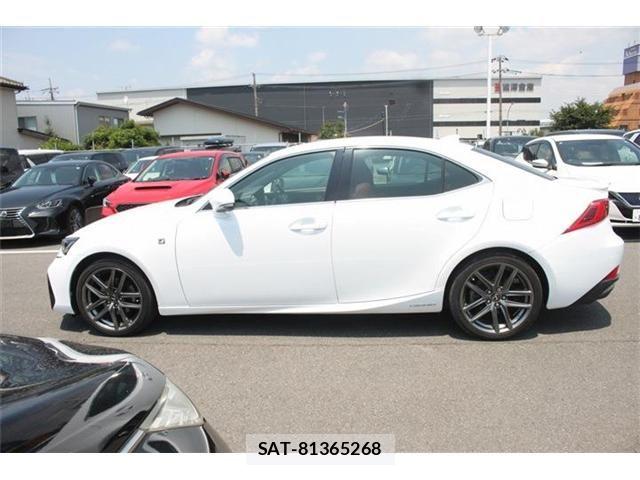 Lexus IS 2017-08 8074335-14