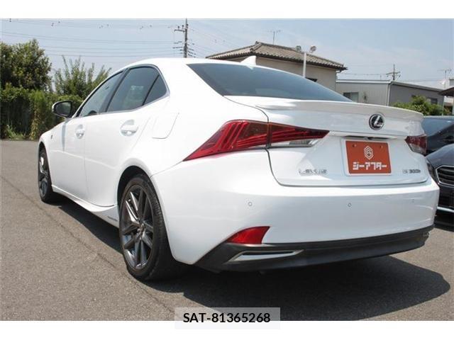 Lexus IS 2017-08 8074335-15