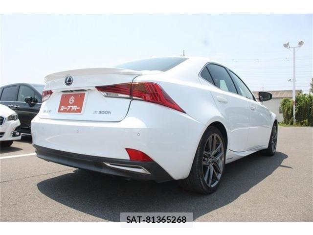 Lexus IS 2017-08 8074335-21
