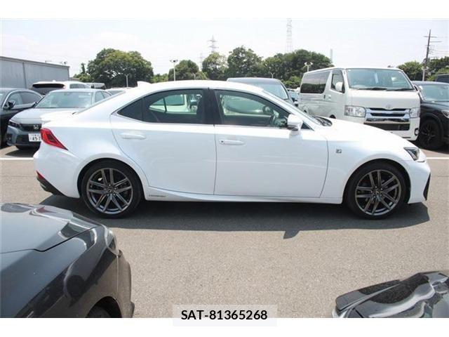 Lexus IS 2017-08 8074335-22