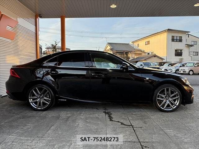 Lexus IS 2017-10 8074337-10