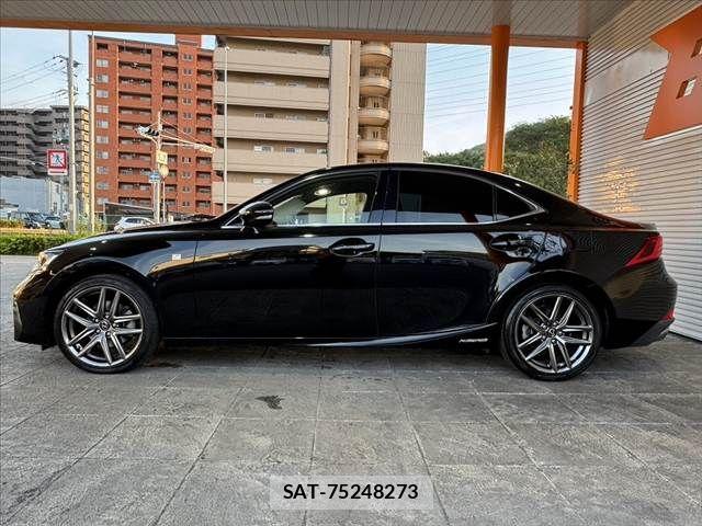 Lexus IS 2017-10 8074337-11