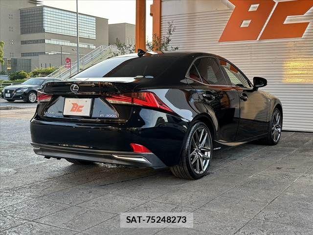 Lexus IS 2017-10 8074337-12
