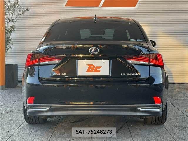 Lexus IS 2017-10 8074337-13