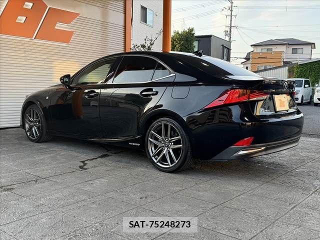 Lexus IS 2017-10 8074337-14
